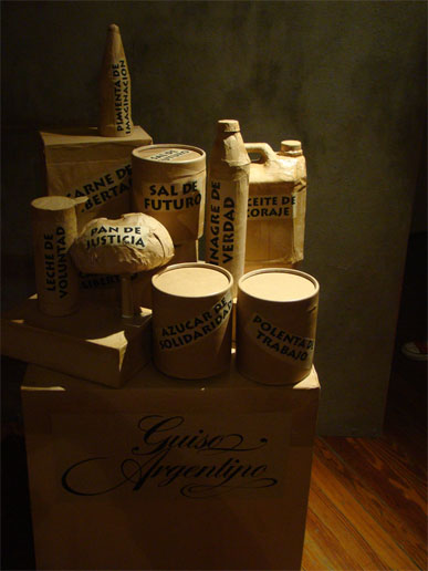 grupo escombros _ Artistas de lo que queda; expuso en el Centro Cultural Bicentenario.