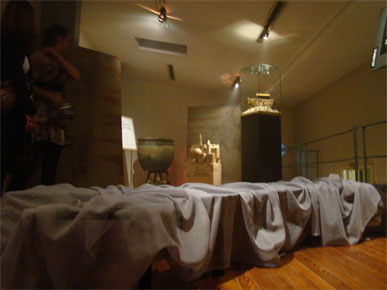 grupo escombros _ Artistas de lo que queda; expuso en el Centro Cultural Bicentenario.