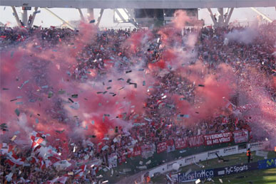 hinchada de estudiantes lucas